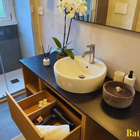 Luxe Dimora , Your Escape Appartement *